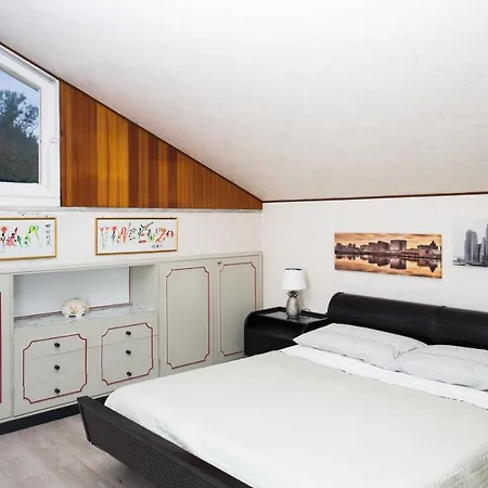 Woody - Attic With Terrace Between Lake & Mountains